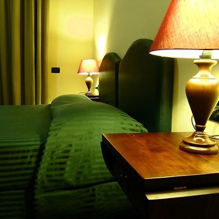 Relax Style House Central Rooms Pescara Bagian luar foto