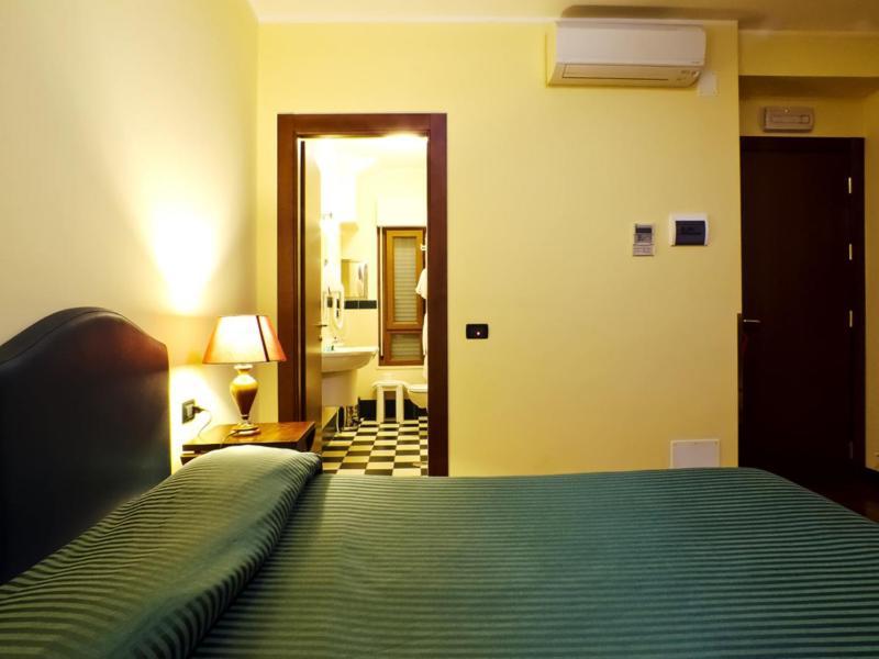 Relax Style House Central Rooms Pescara Bagian luar foto