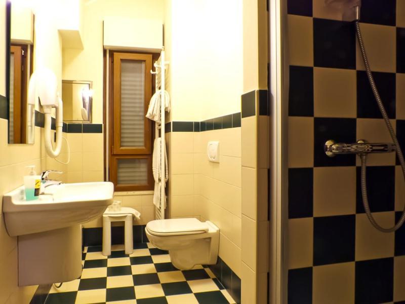 Relax Style House Central Rooms Pescara Bagian luar foto