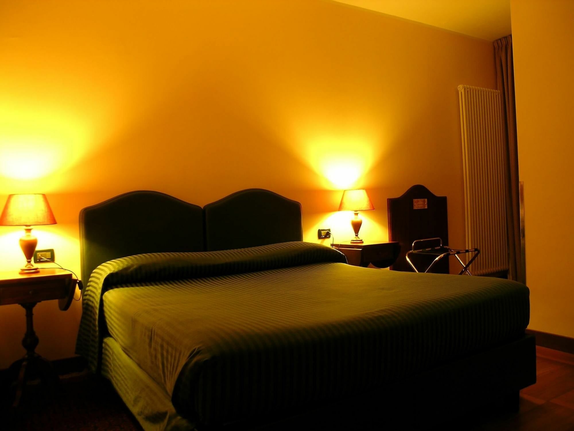 Relax Style House Central Rooms Pescara Bagian luar foto