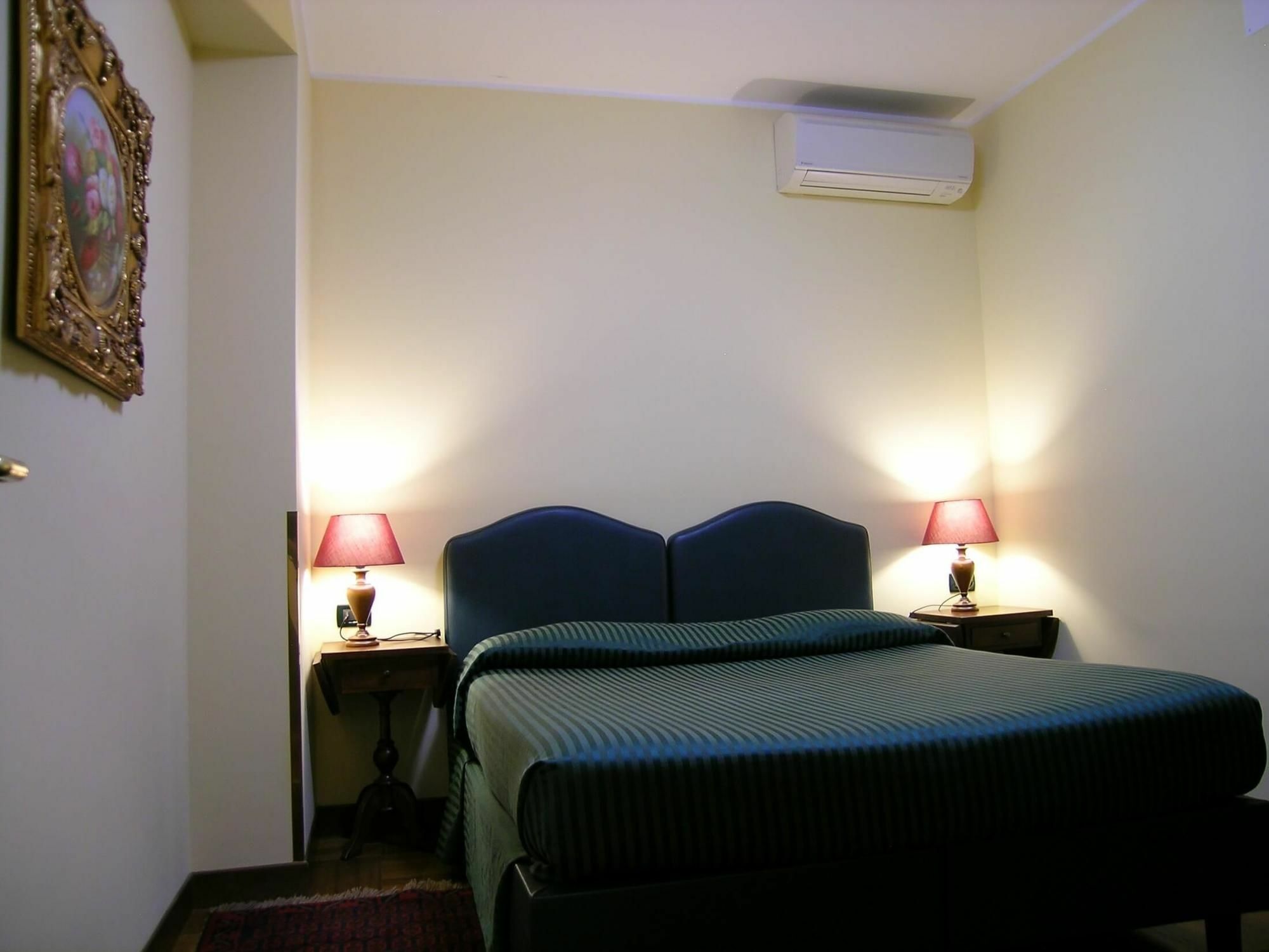Relax Style House Central Rooms Pescara Bagian luar foto