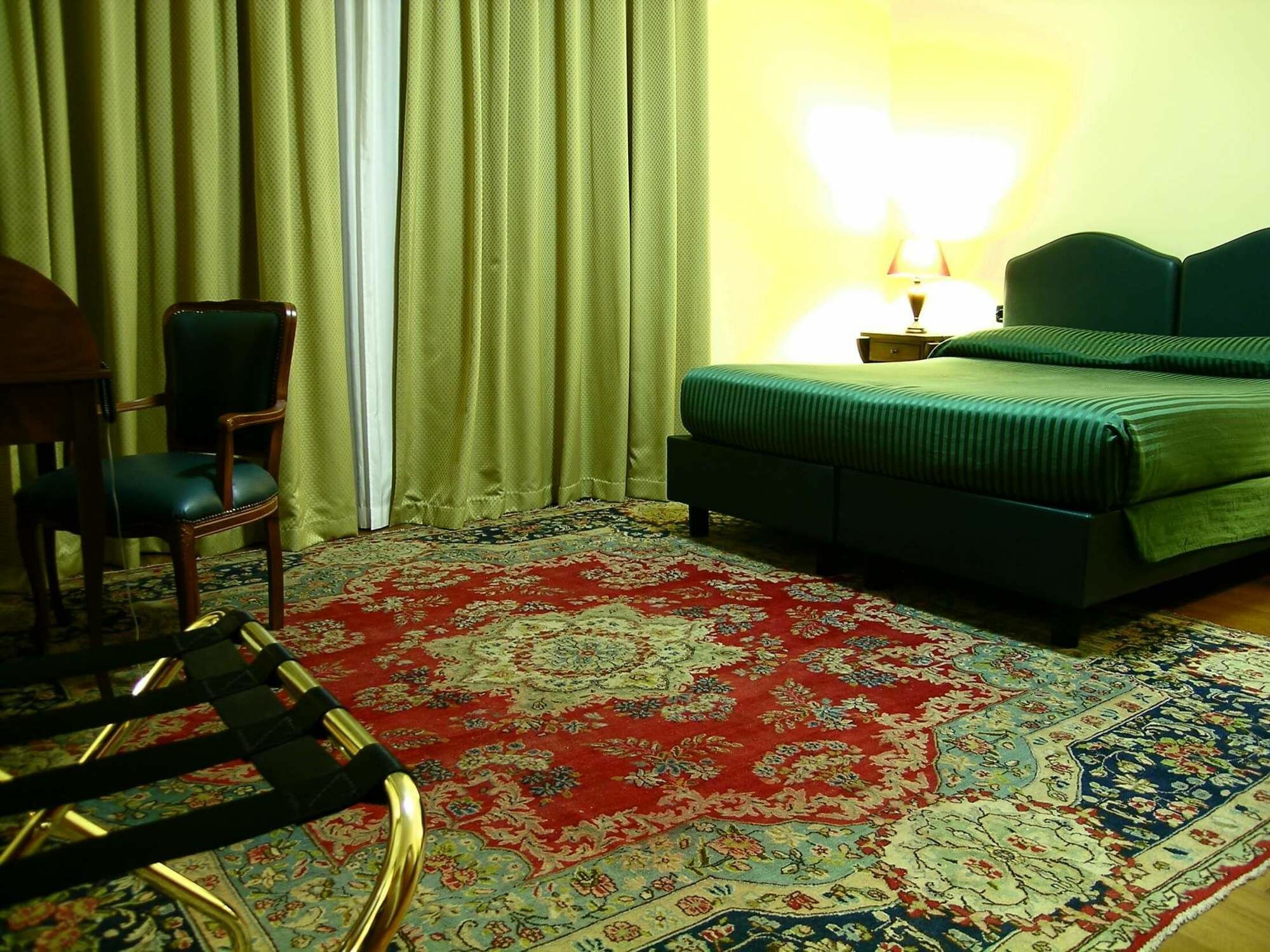 Relax Style House Central Rooms Pescara Bagian luar foto