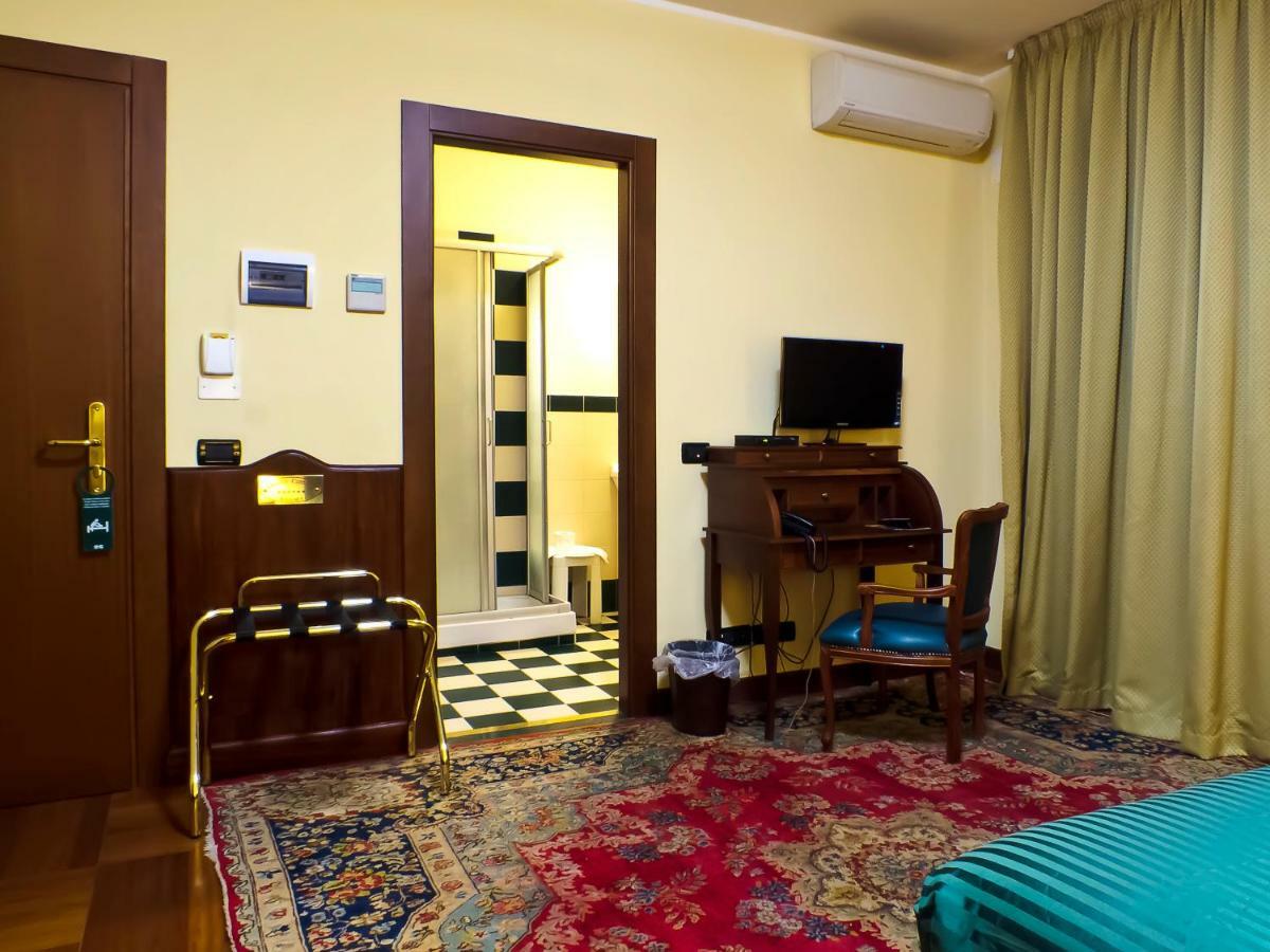 Relax Style House Central Rooms Pescara Bagian luar foto