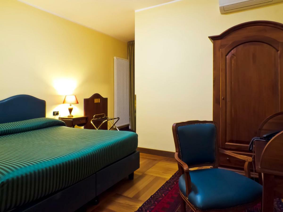 Relax Style House Central Rooms Pescara Bagian luar foto