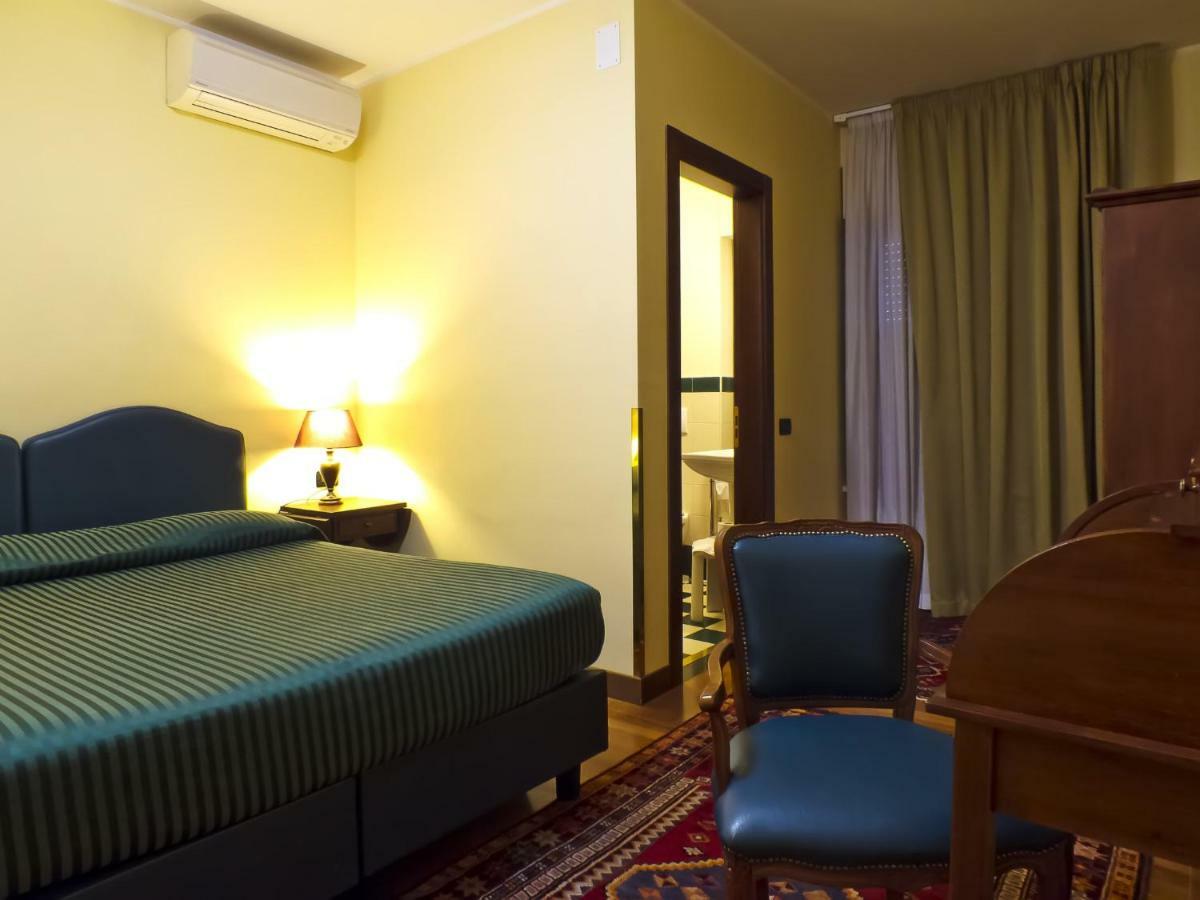 Relax Style House Central Rooms Pescara Bagian luar foto