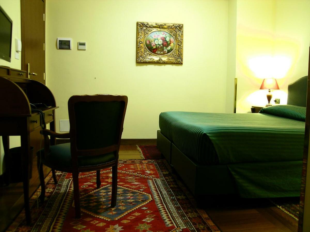 Relax Style House Central Rooms Pescara Bagian luar foto