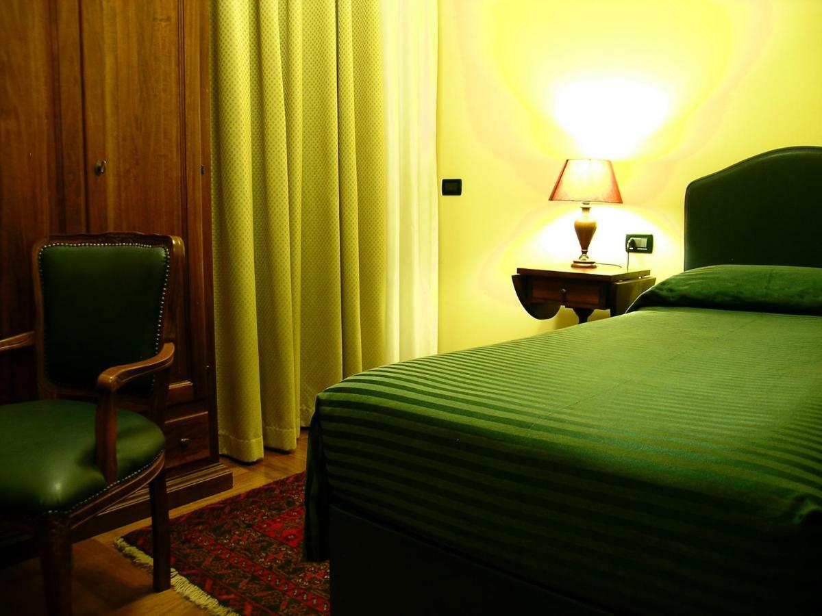 Relax Style House Central Rooms Pescara Bagian luar foto